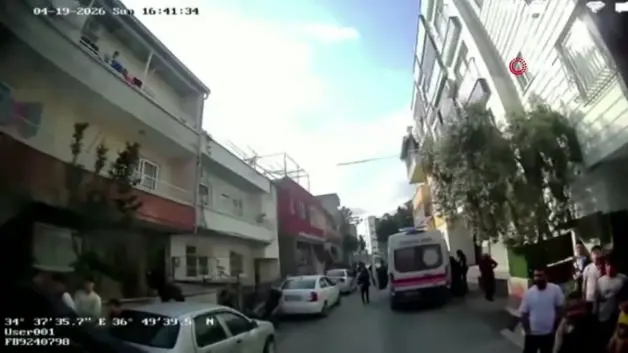 Apartmanda korkutan yangın: 9 kişinin tahliye anları kamerada