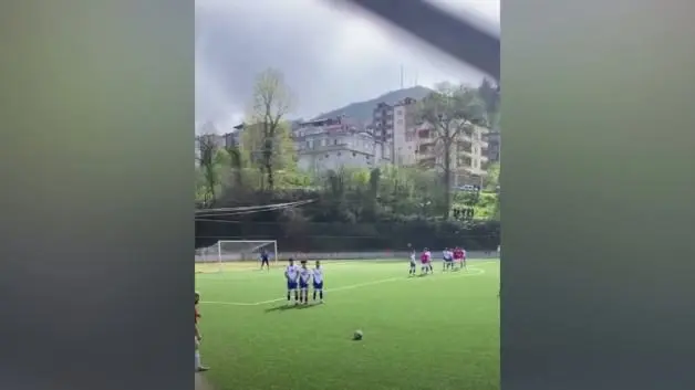 Kabataş Spor forması giyen Osman, attığı harika frikik golüyle maça damgasını vurdu!