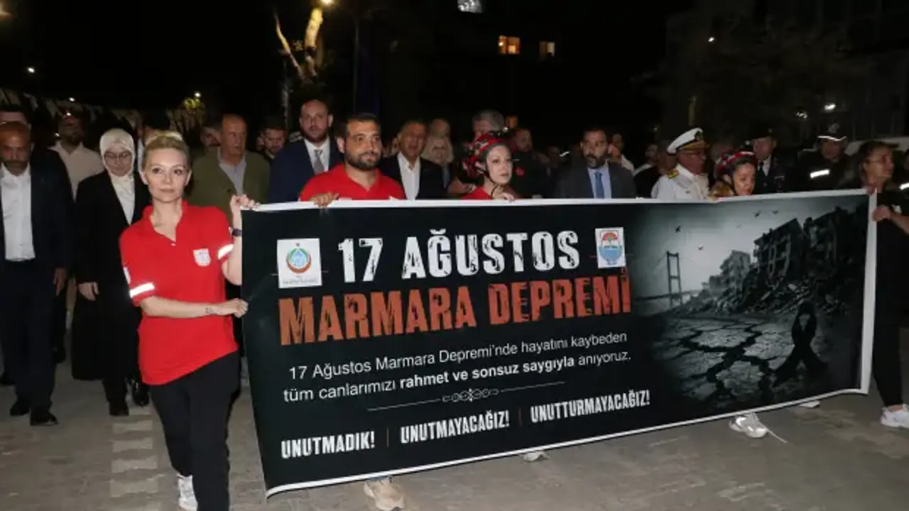 Marmara Depremi'nde hayatını kaybedenler Yalova'da anıldı