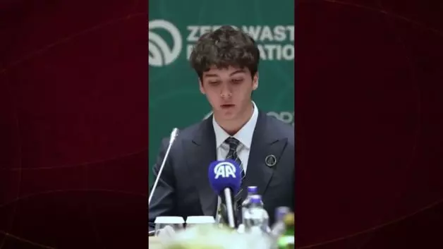 Ömer Tayyip Erdoğan'dan beğeni toplayan sunum: İngilizcesi dikkat çekti