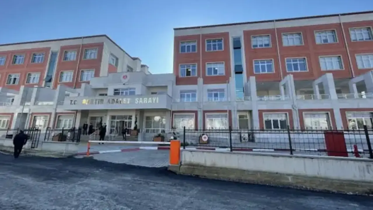 13 yaşındaki çocuğa cinsel istismar: 33 kişi tutuklandı