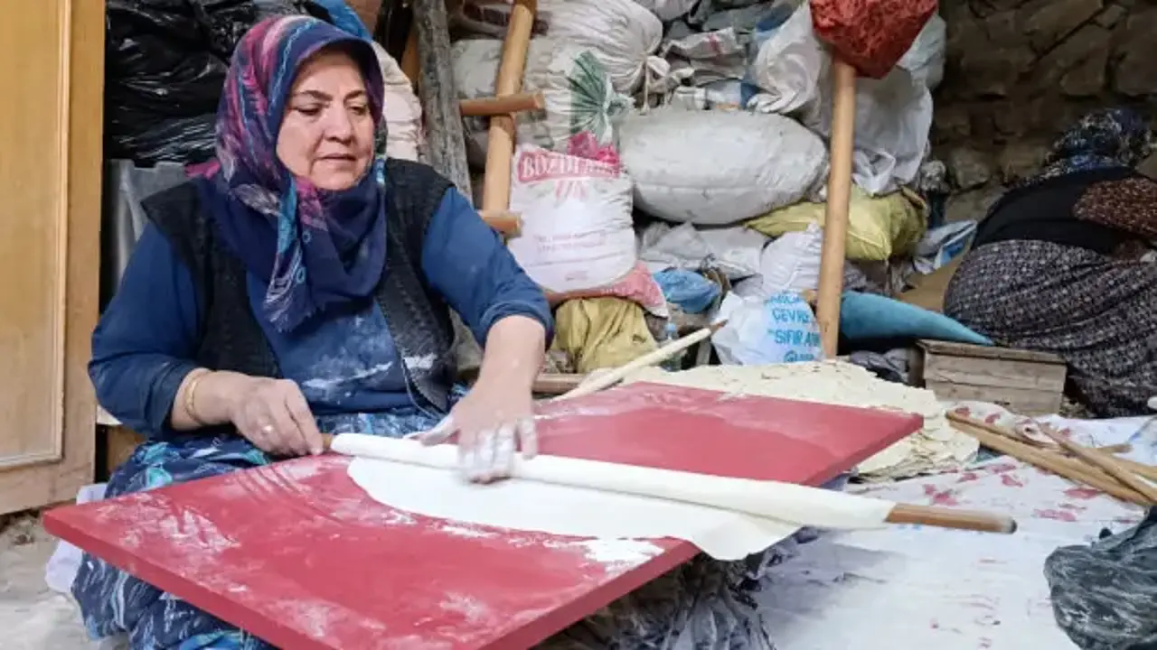 1,5 yıl boyunca bozulmuyor! Ekmek ihtiyaçlarını böyle karşılıyorlar