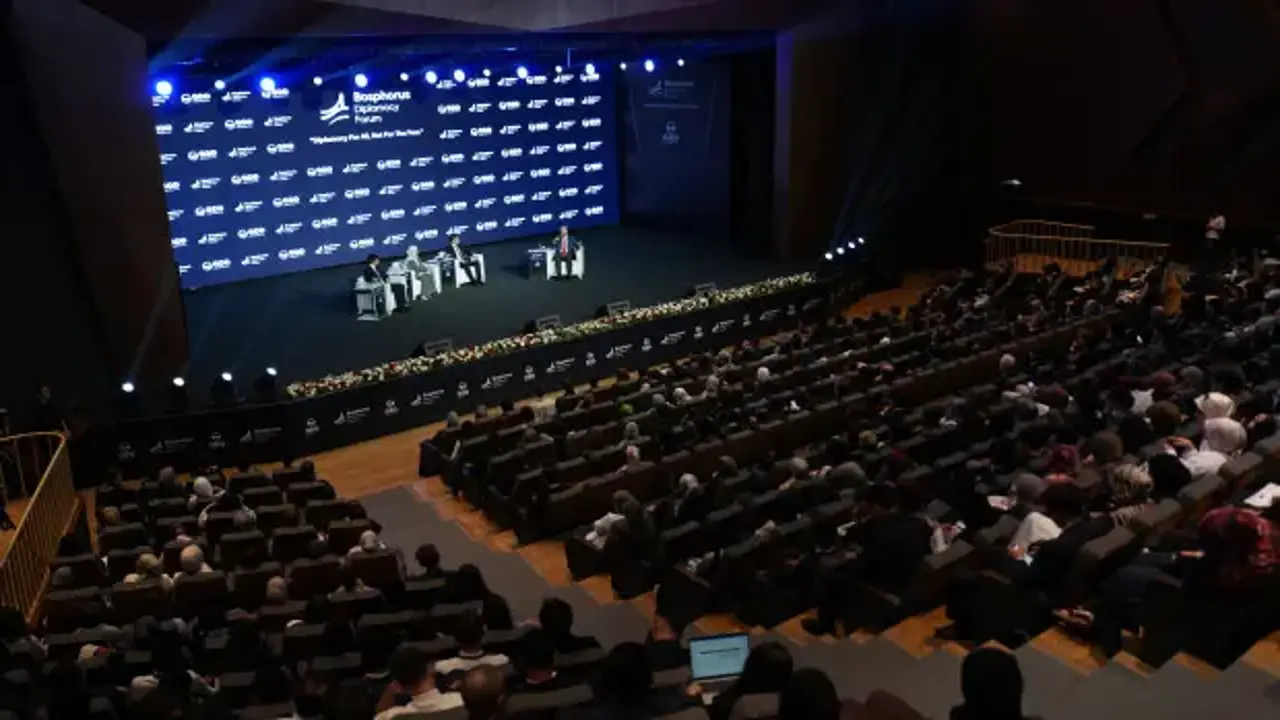 17 yaşındaki gençlerden dünyaya diplomasi mesajı!