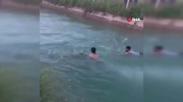 2 kadını kurtarmak için canını hiçe saydı