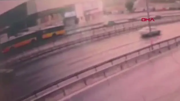 3 kişi hayatını kaybetmişti: Küçükçekmece'deki feci kaza kamerada!