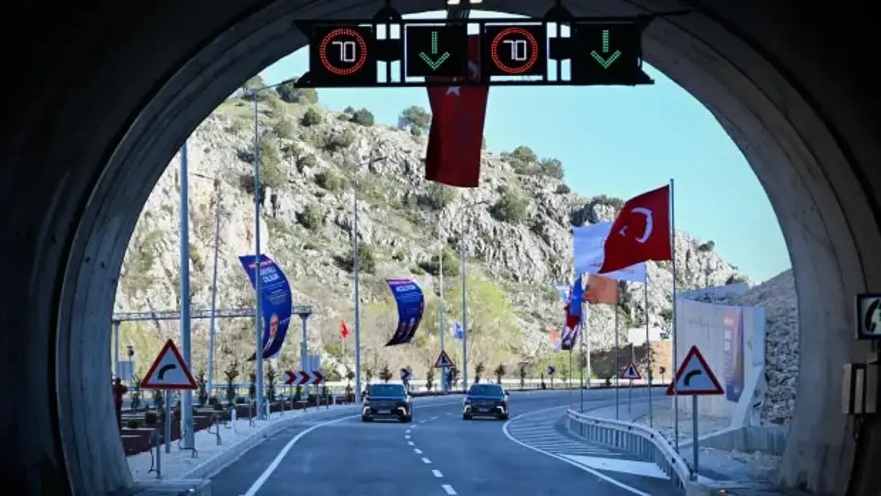 30 dakikalık yol 15 dakikaya düştü: Çorum-Laçin Yolu ve Kırkdilim Tünelleri hizmete açıldı