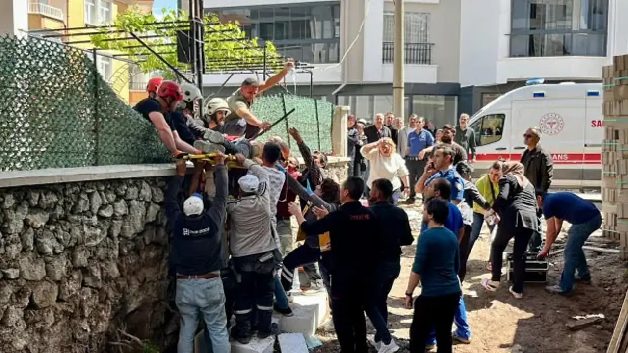 4’üncü kattan düşen işçinin sırtına demir saplandı!