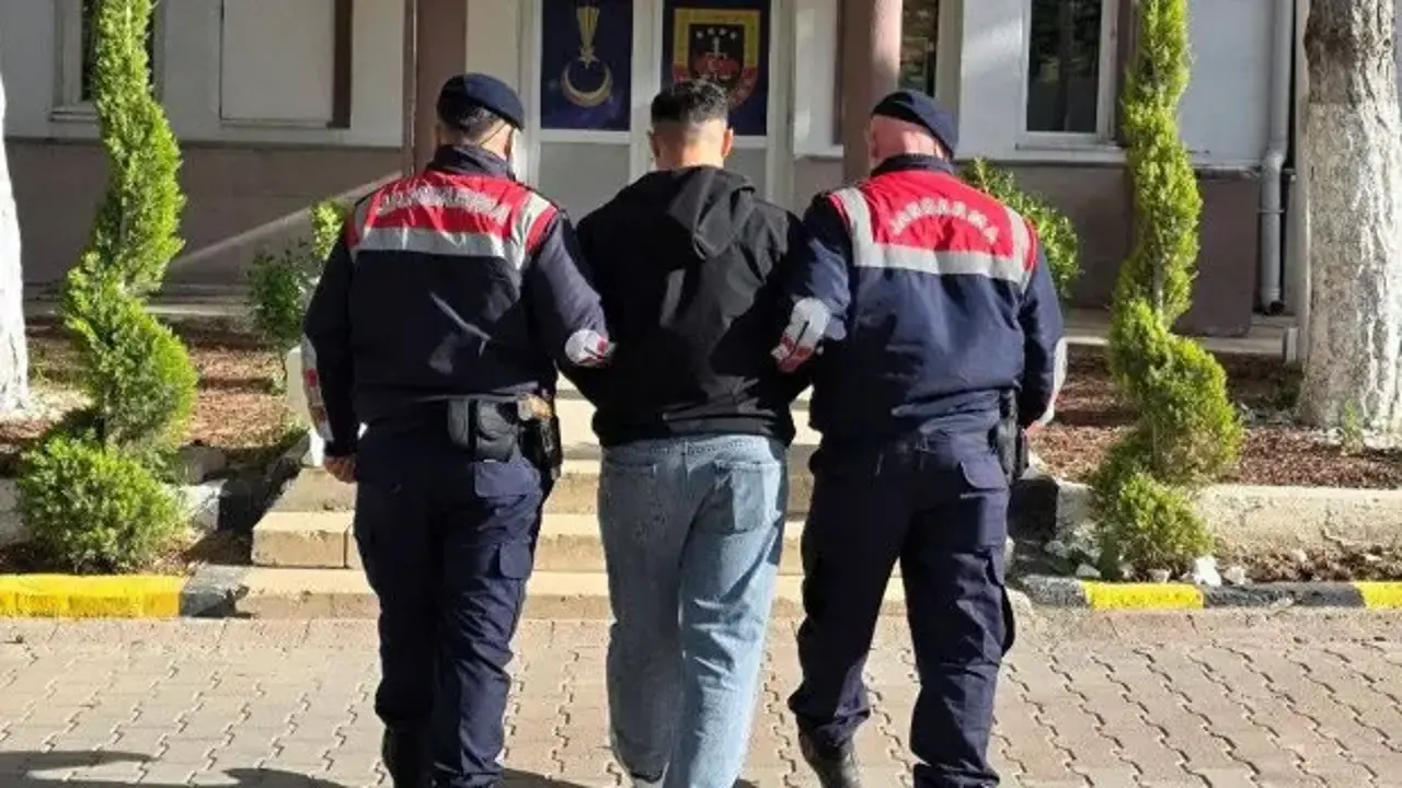 5 yıl kesinleşmiş hapis cezası bulunuyordu: Firari hükümlü yakalandı!