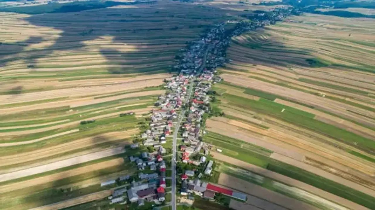 6 bin kişi 9 kilometrelik tek bir sokakta yaşıyor!