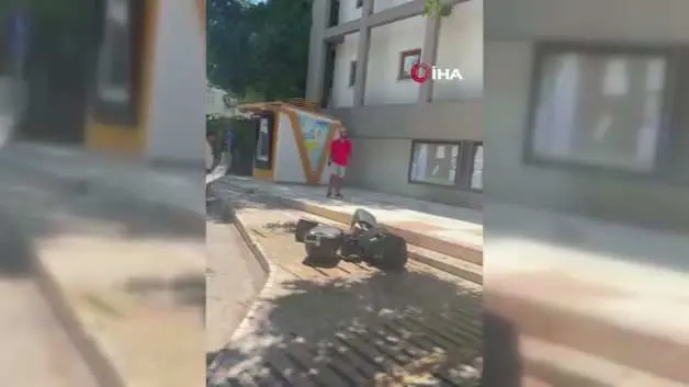 839 bin TL'lik cezaya öfkelendi: Manavgat Belediyesi önünde ses sistemini yaktı