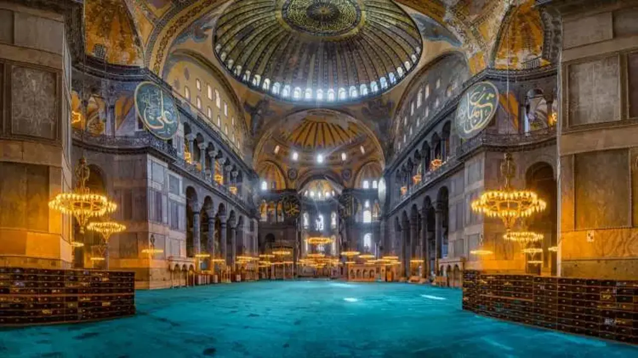86 yıllık hasrete son veren imzanın yıldönümü! Ayasofya Camii, 6 yıl önce bugün ibadete açıldı