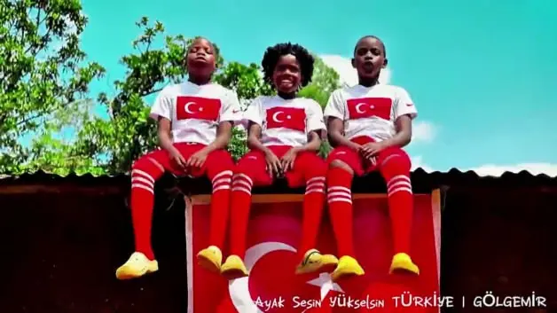 A Milli Takımımıza Afrika'dan tam destek! İlk maç öncesi coşturan şarkı...