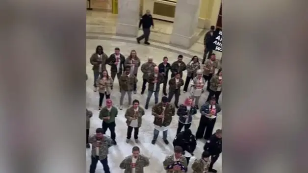 ABD kongresinde hareketli dakikalar: Savaş karşıtı gazilere gözaltı