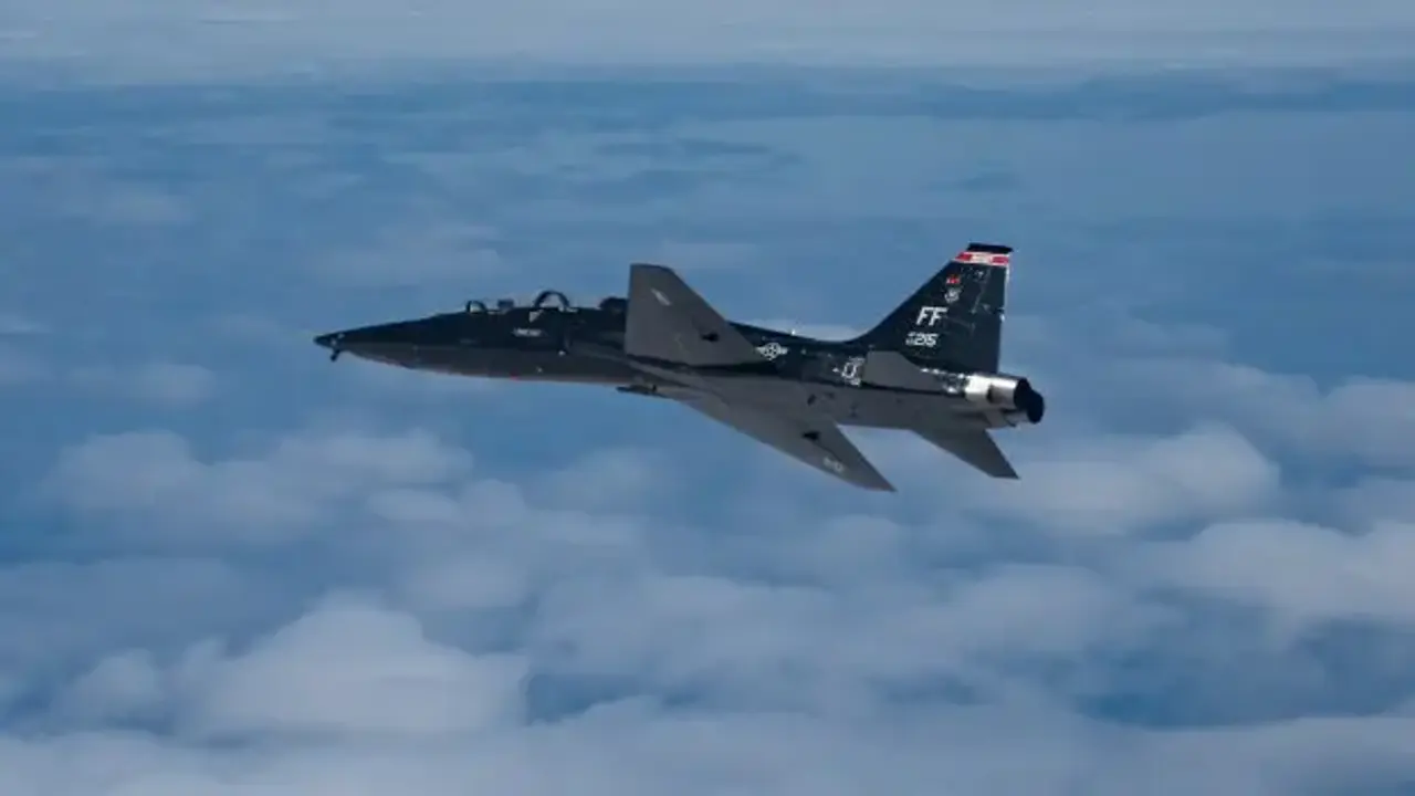 ABD'de askeri eğitim uçağı yere çakıldı: 2 pilot sağ!
