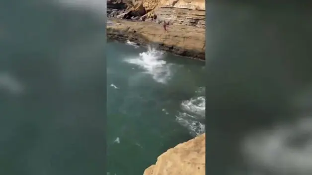 ABD'de deniz keyfi faciayla bitti: 17 Yaşındaki genç uçurumdan kayalara çakıldı
