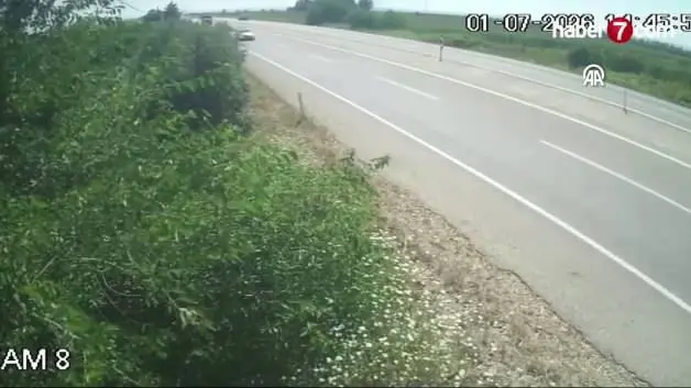 Adana'da kamyonun çarptığı jandarma trafik aracındaki bir personel yaralandı