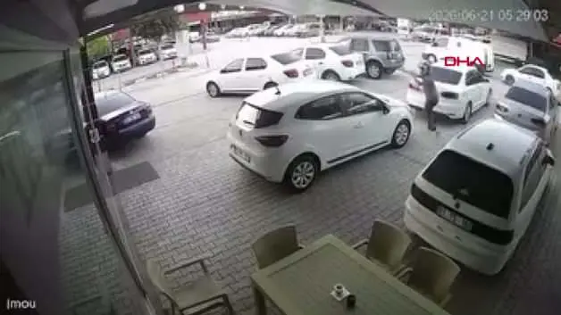 Adana'da oto galeriye silahlı saldırı kamerada; çok sayıda araca kurşun isabet etti