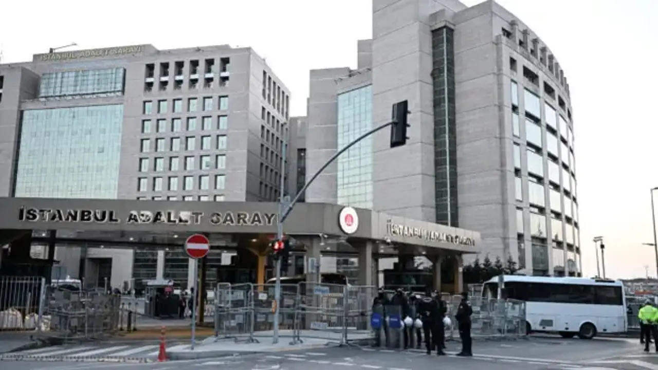 Adliyelerde yeni dönem! Bakan Gürlek duyurdu: Gecikmeleri izleyecek bürolar kurulacak