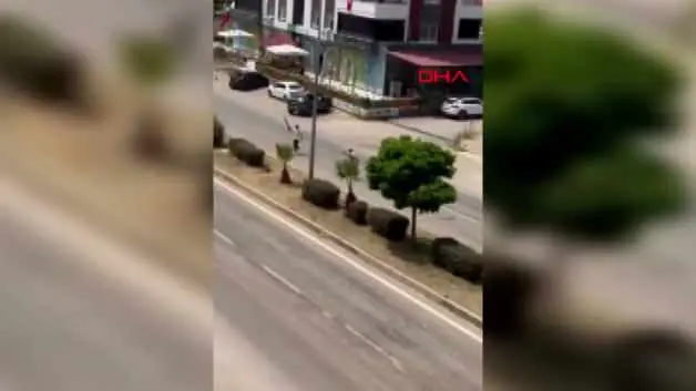 Adliyenin önü savaş alanına dönmüştü: Silahlı kavganın görüntüleri ortaya çıktı!