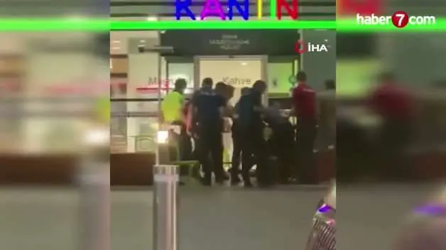 Adnan Menderes Havalimanında hareketli anlar: 4 polis bıçaklandı