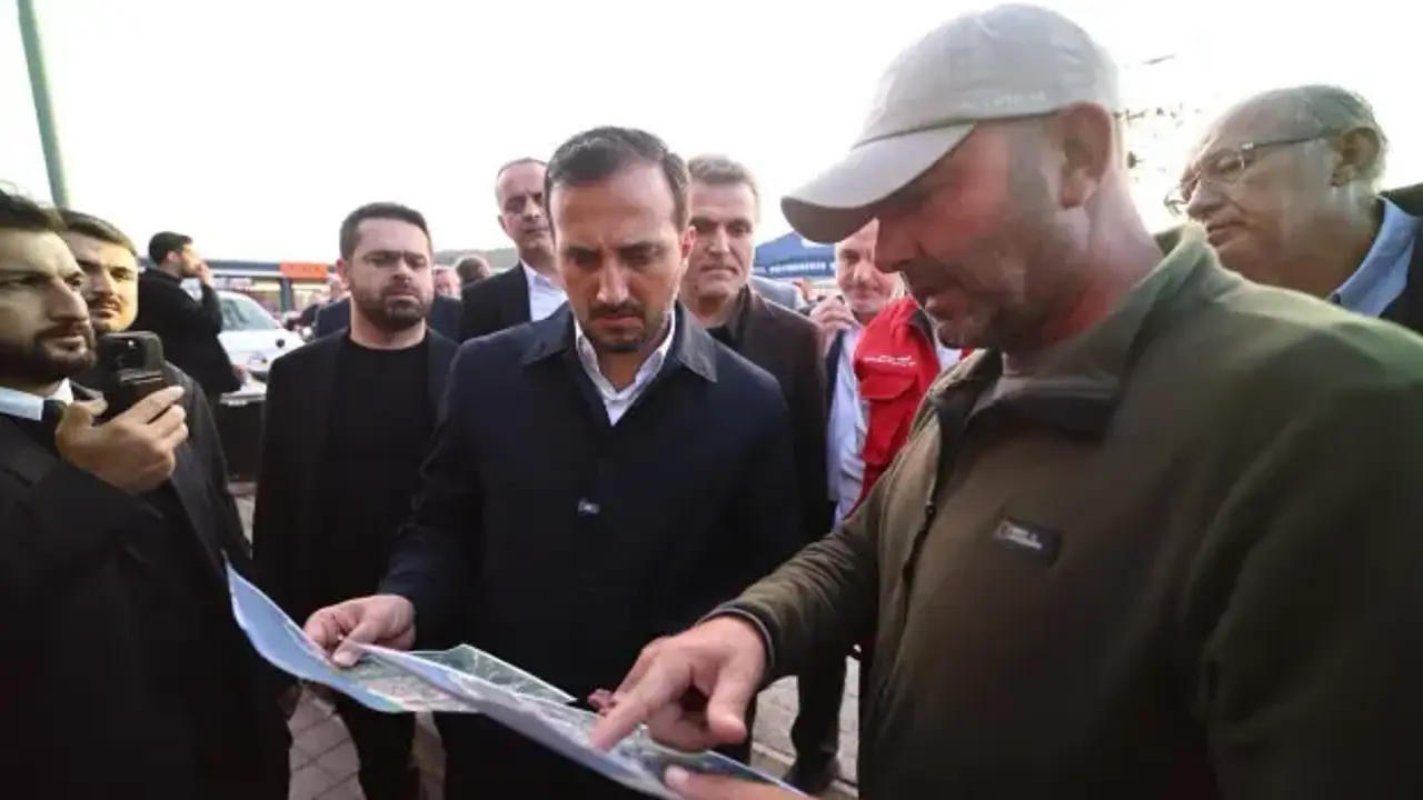 AK Parti İstanbul İl Başkanı Özdemir, Şile'de selden etkilenen vatandaşları ziyaret etti