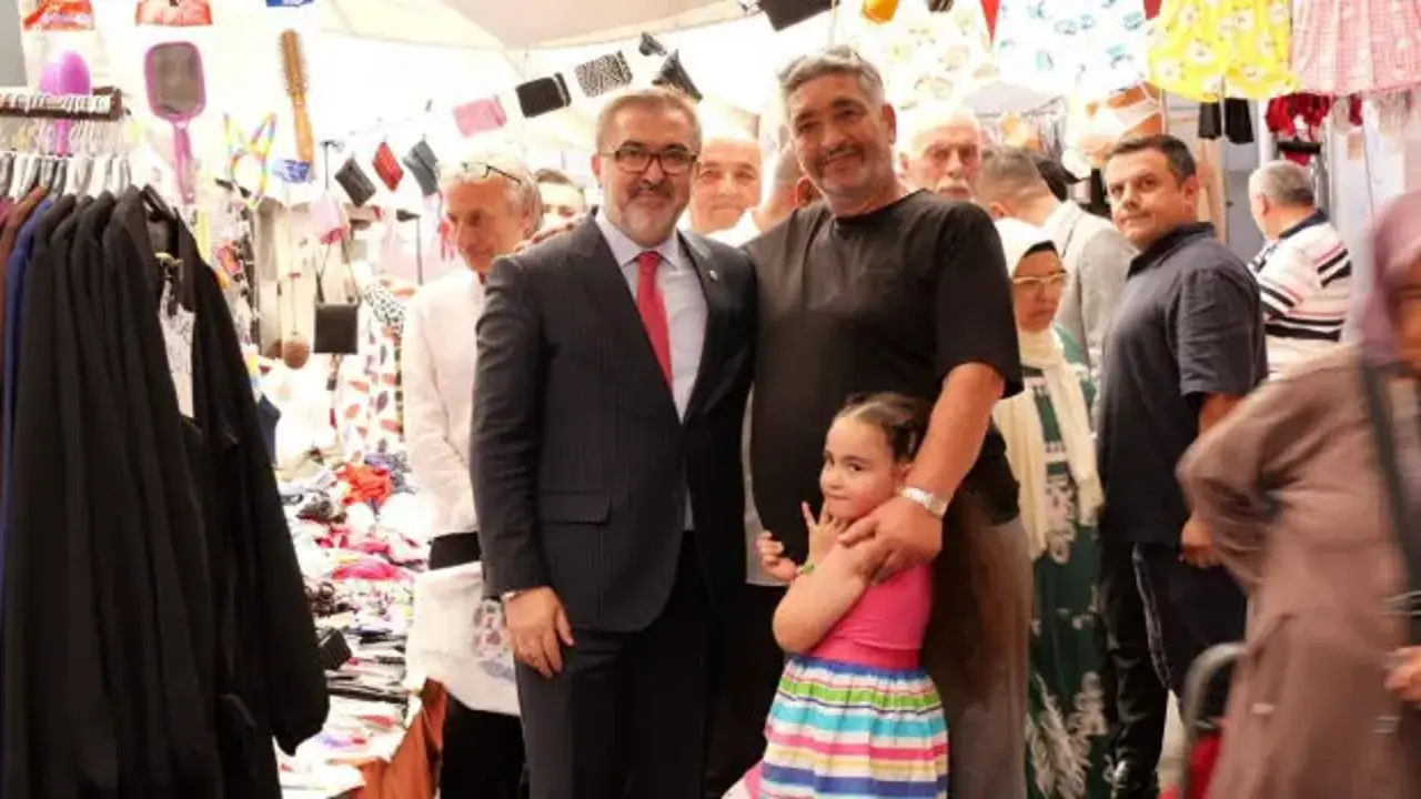AK Partili vekillerden İstanbul'da pazar ziyaretleri: Vatandaşın talepleri bizzat dinlendi