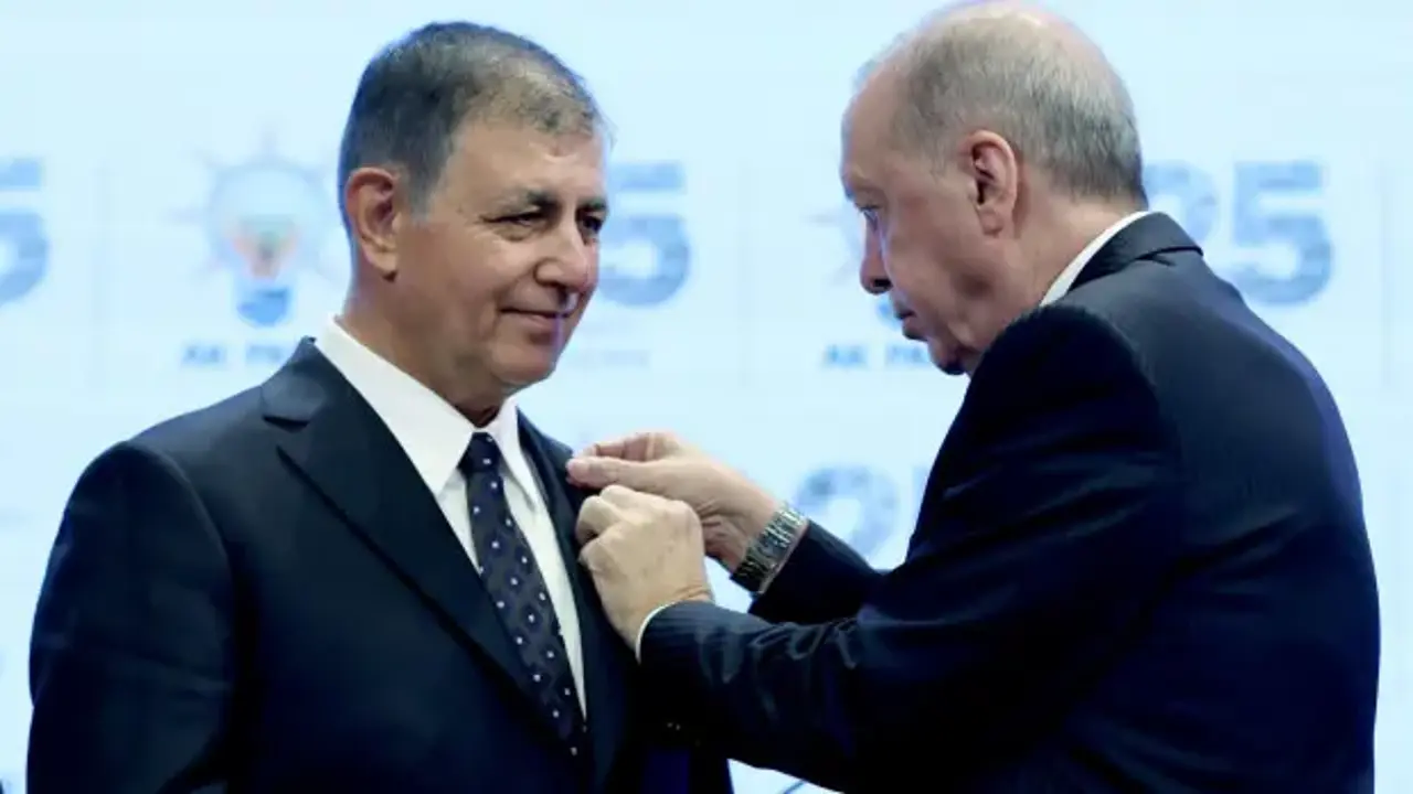 AK Parti'ye geçti, İzmirlilere müjdeyi verdi! Mega projeyi duyurdu...
