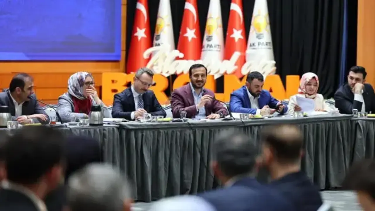 AK Parti'ye yoğun katılım! Son rakam açıklandı
