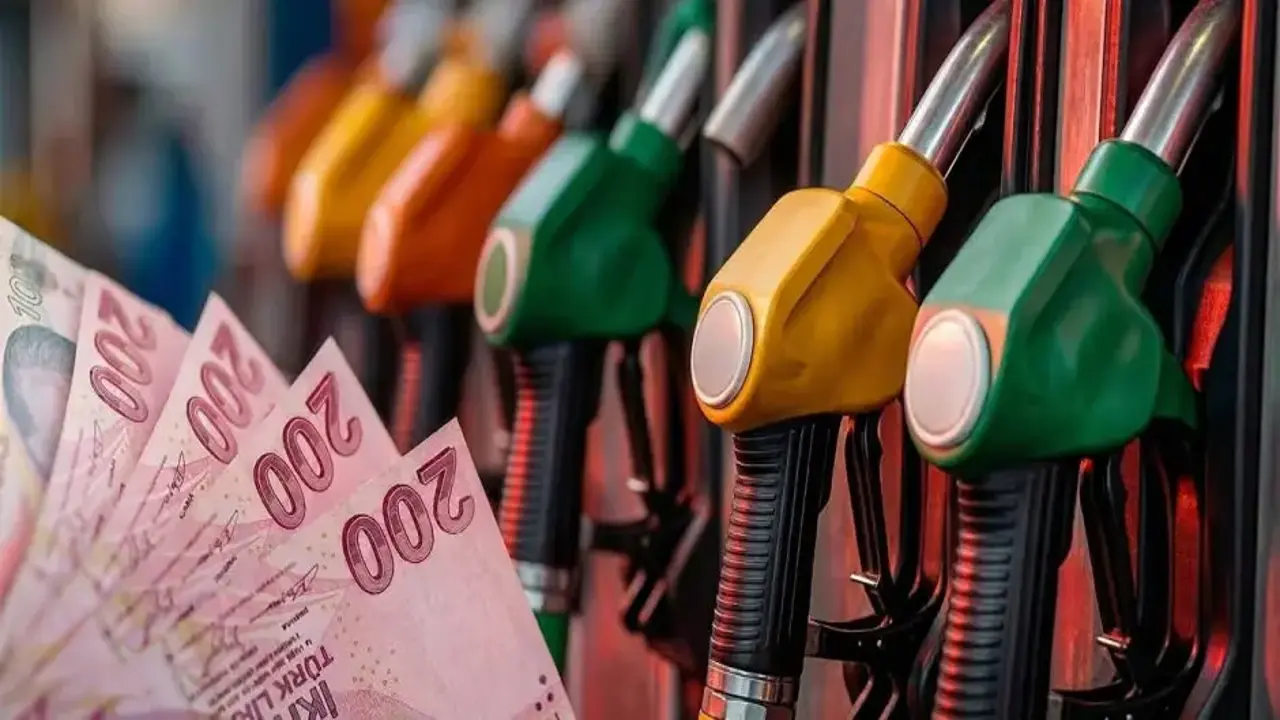 Akaryakıta bir zam daha geliyor! Litresi 80 lirayı aşacak