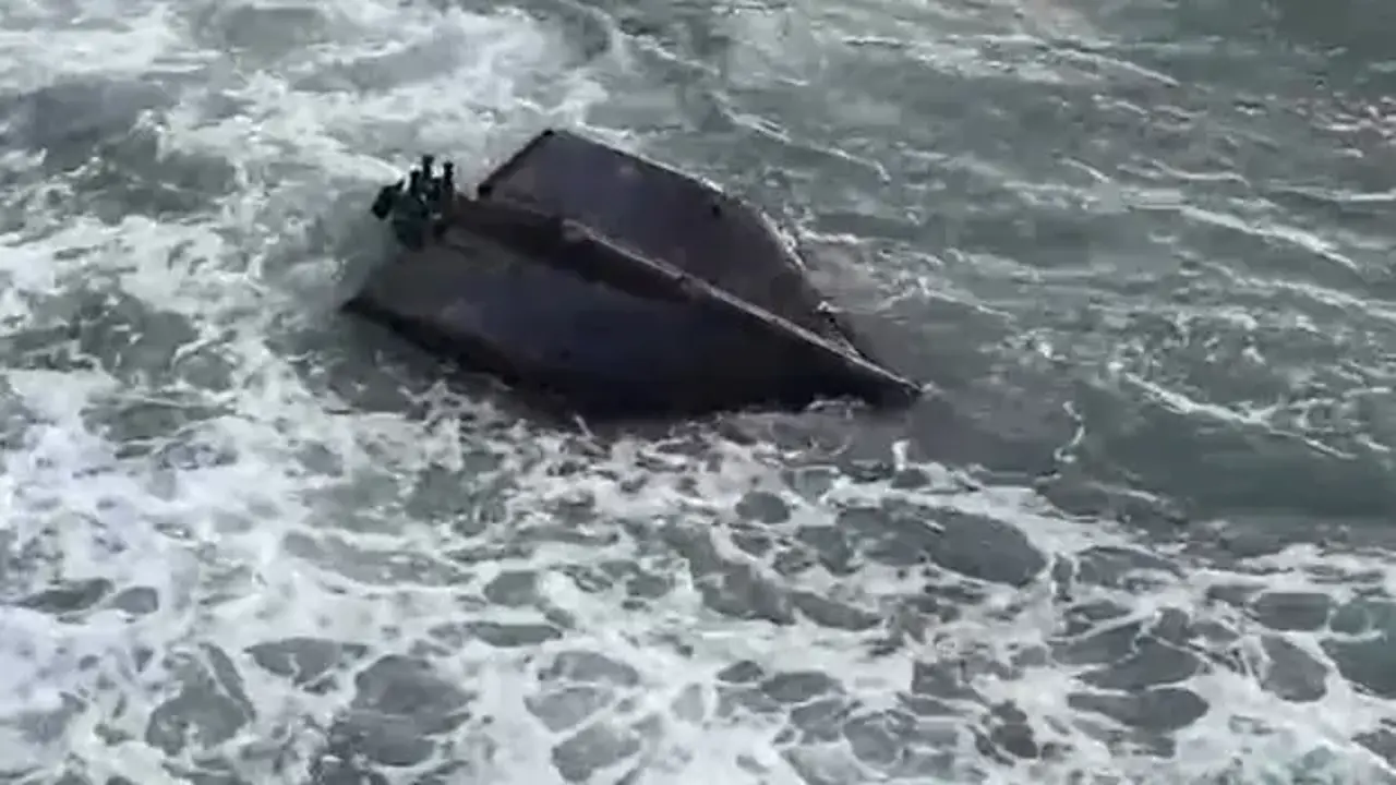 Akçakoca sahilinde Rus yapımı İHA kıyıya vurdu