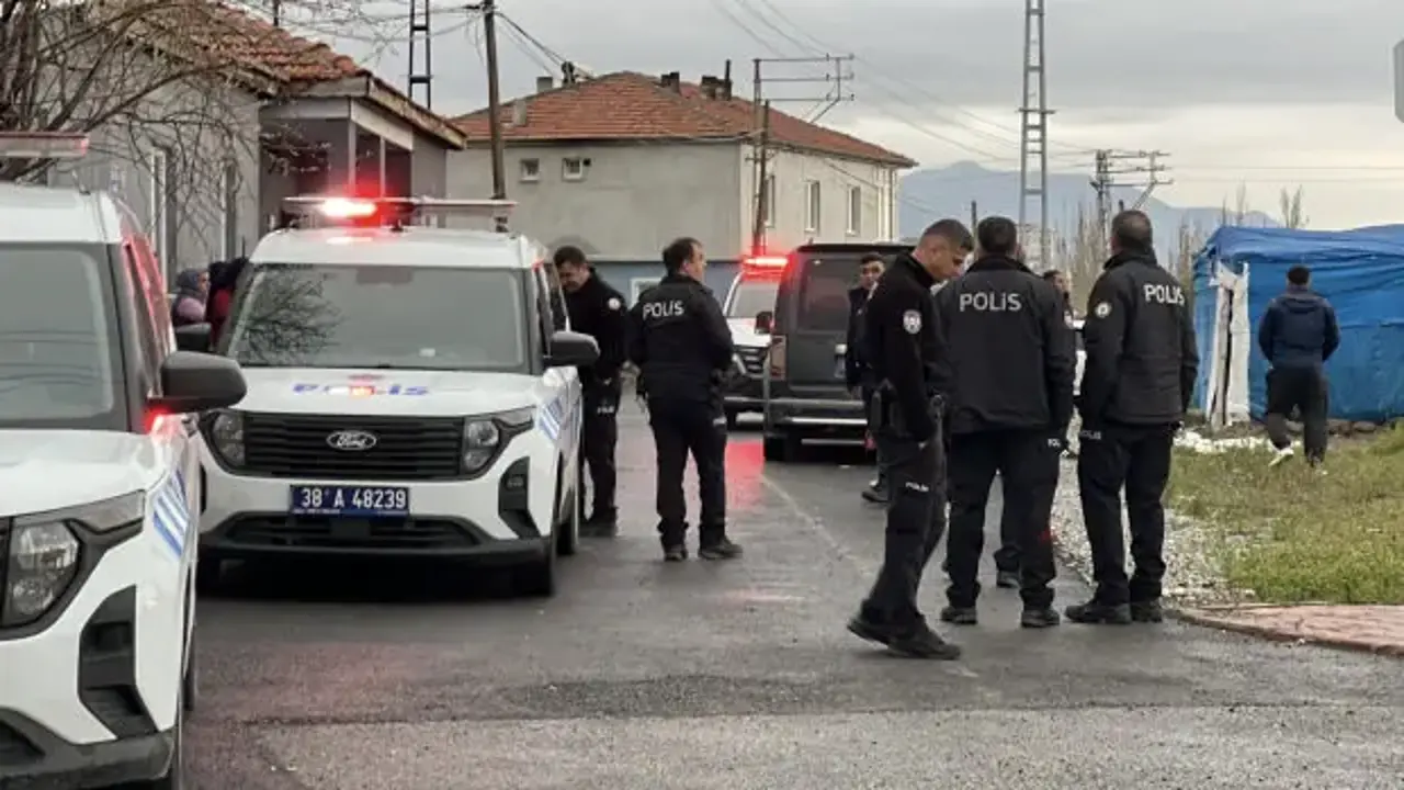 Akrabalar arasında bıçaklı kavga: 3 yaralı!