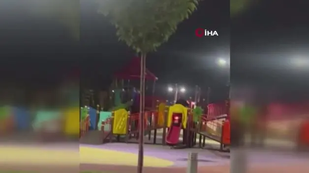 Aksaray’da bu kadar da olmaz dedirten görüntüler: Oyun parkına motosikletle çıktılar!