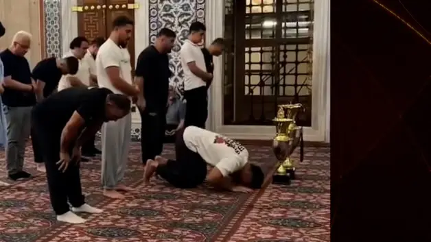 Altın kemeri takan Erkan Taş zaferini Selimiye Camii'nde şükrederek kutladı