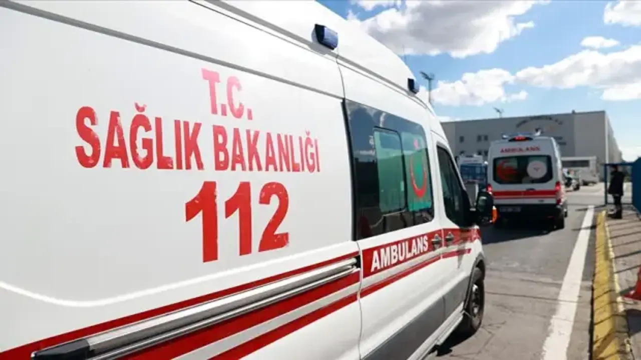 Ambulans otomobil ile çarpıştı! Yaralılar var!