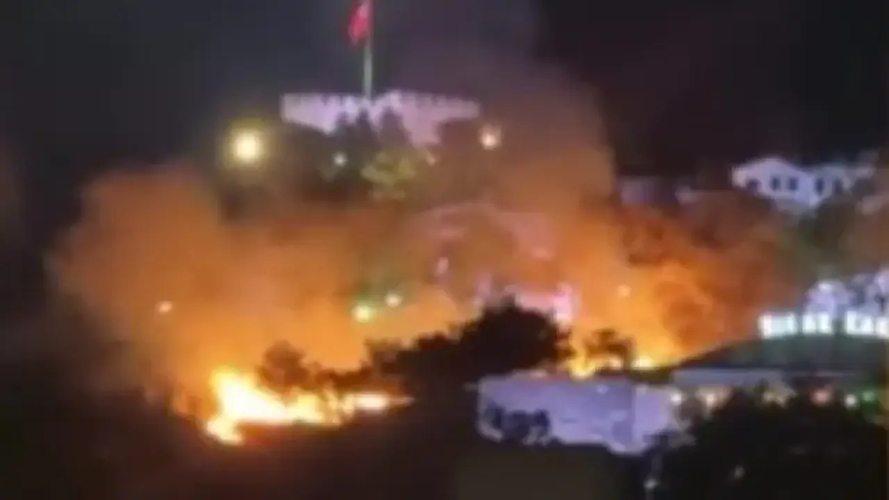 Ankara Kalesi yakınında korkutan yangın!