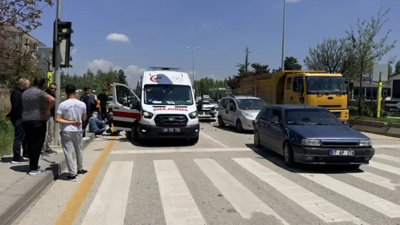 Ankara'da 3 araçlık zincirleme kaza!