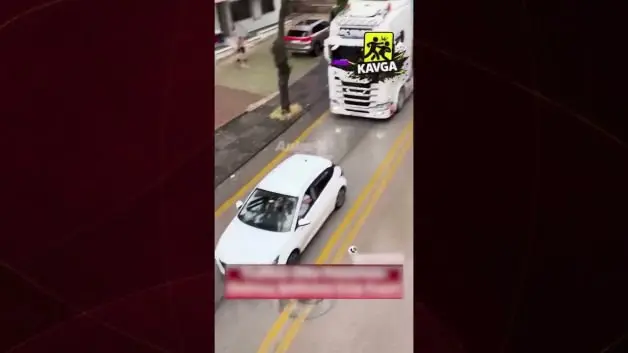 Ankara'da arızalanan minibüs nedeniyle çıkan yol verme kavgasında taşlar konuştu