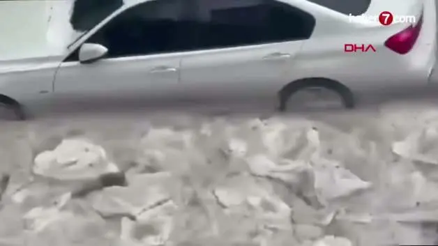 Ankara'da dolu ve sağanak hayatı durma noktasına getirdi!