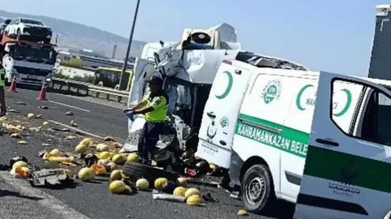 Ankara'da kamyonet, kamyona arkadan çarptı: Ölü ve yaralılar var