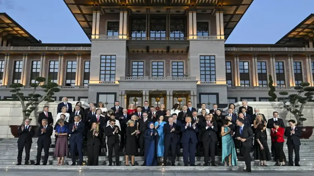 Ankara'da NATO Zirvesi resepsiyonu: Külliye'de aile fotoğrafı