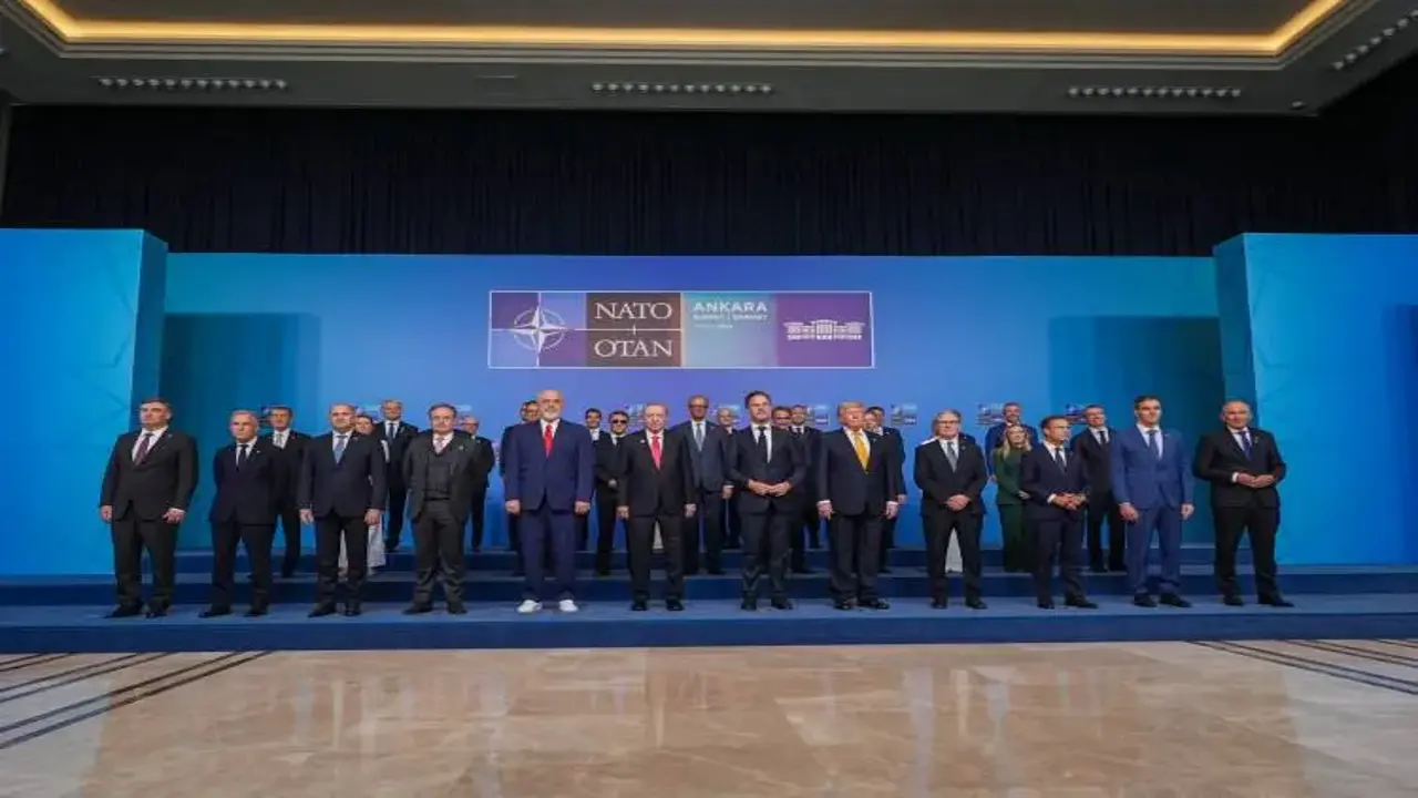 Ankara'da tarihi kare! NATO Liderler Zirvesi'nde aile fotoğrafı çekildi
