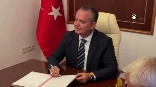 Annesine verdiği sözü tuttu, 500 milyon liralık mülkünü eğitime bağışladı