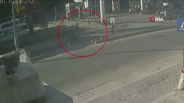 Antakya'da iki motosiklet çarpıştı: 1 kişinin öldüğü feci kaza kamerada