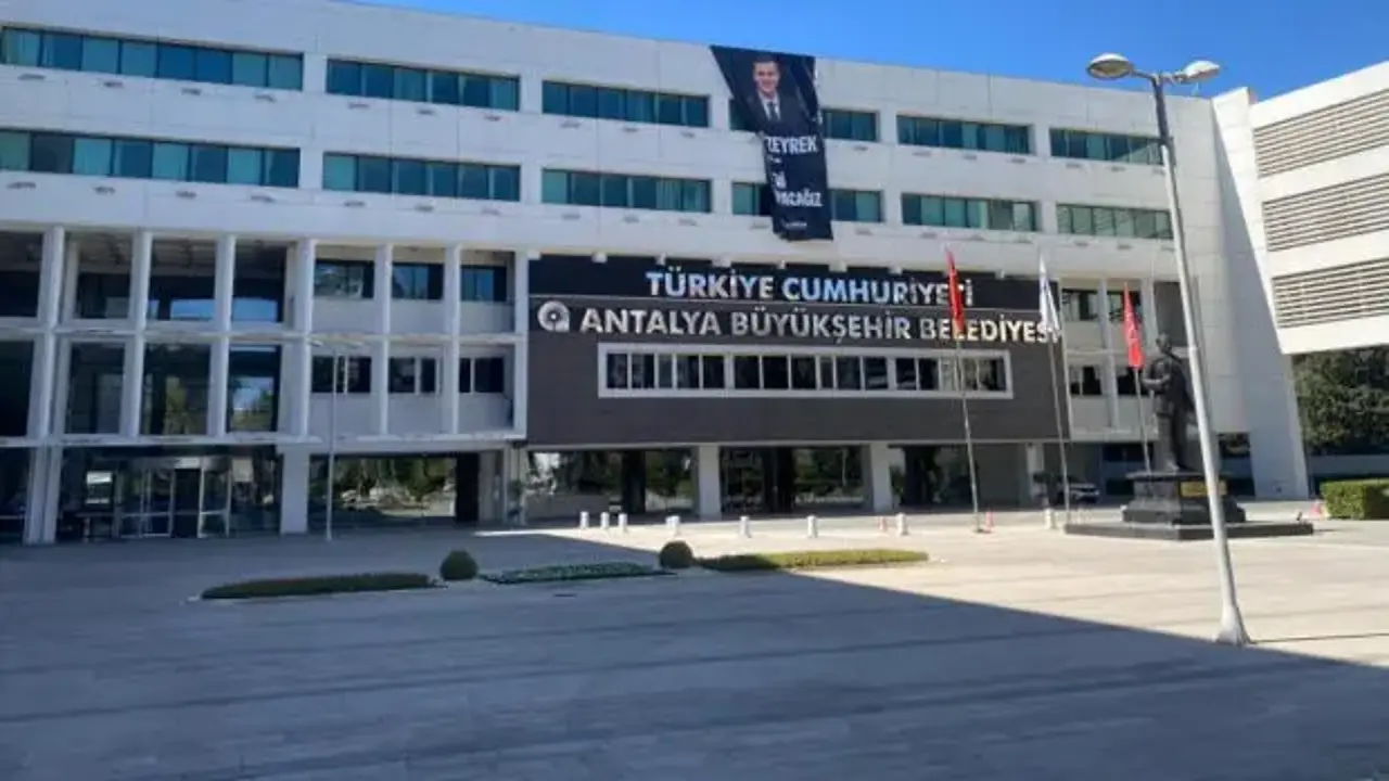 Antalya Büyükşehir Belediyesine yönelik soruşturmada 2 şüpheli tutuklandı