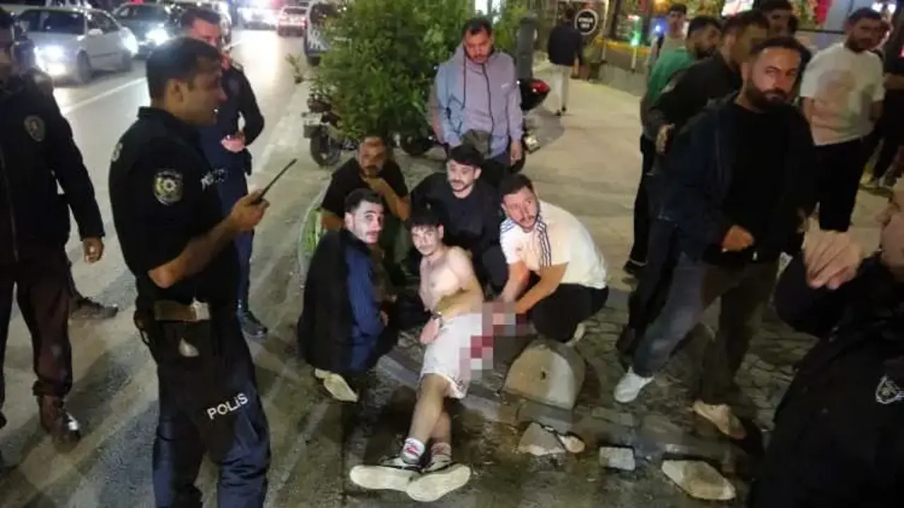 Antalya'da derbi kutlaması kana bulandı: Bir taraftar bıçaklandı