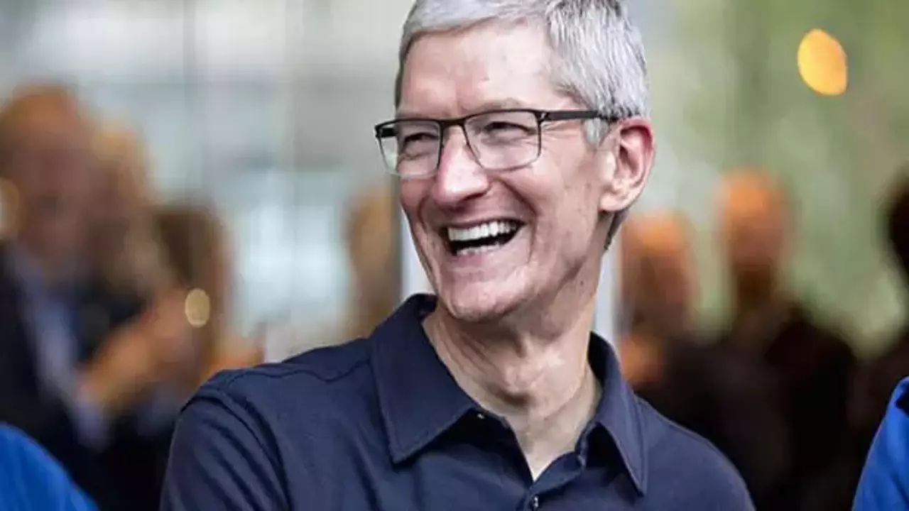 Apple'da büyük değişim! Tim Cook koltuğu bırakıyor