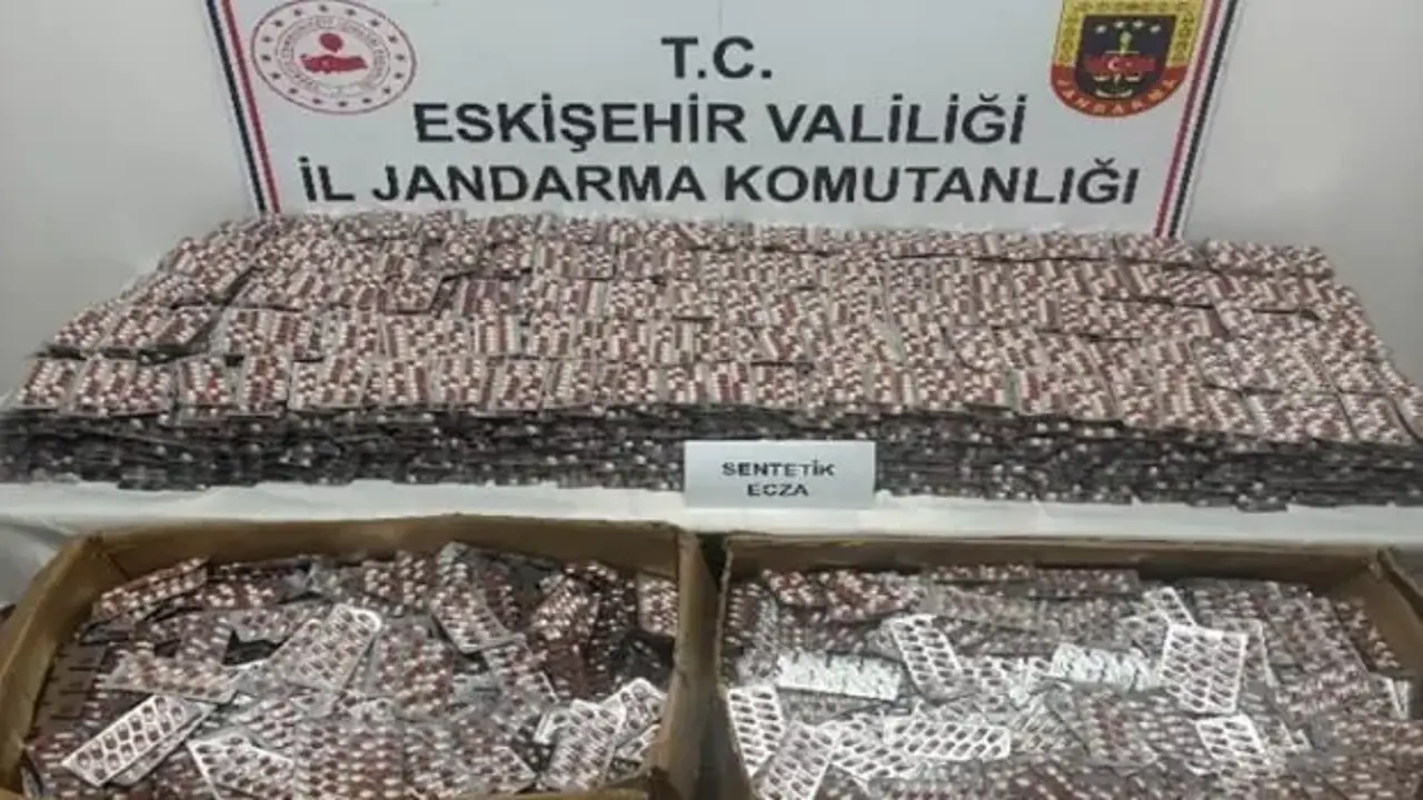 Araçlarında 84 bin sentetik hap ile yakalanan 3 şüpheli tutuklandı
