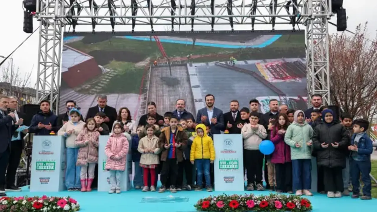 Arnavutköy'de 3 yeni eser hizmete açıldı, yaşam merkezinin temeli atıldı