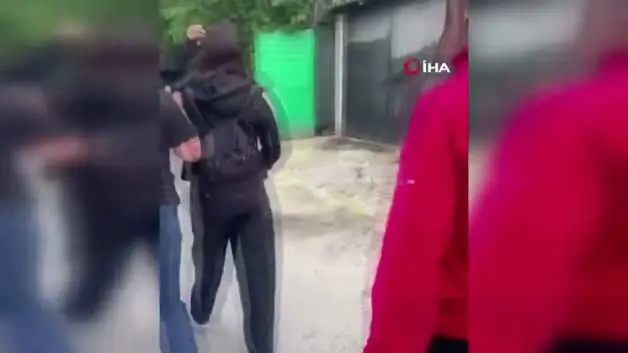 Arnavutköy'deki akran zorbalığı pes dedirtti! Saçından tuttukları kızı tekme tokat darp ettiler