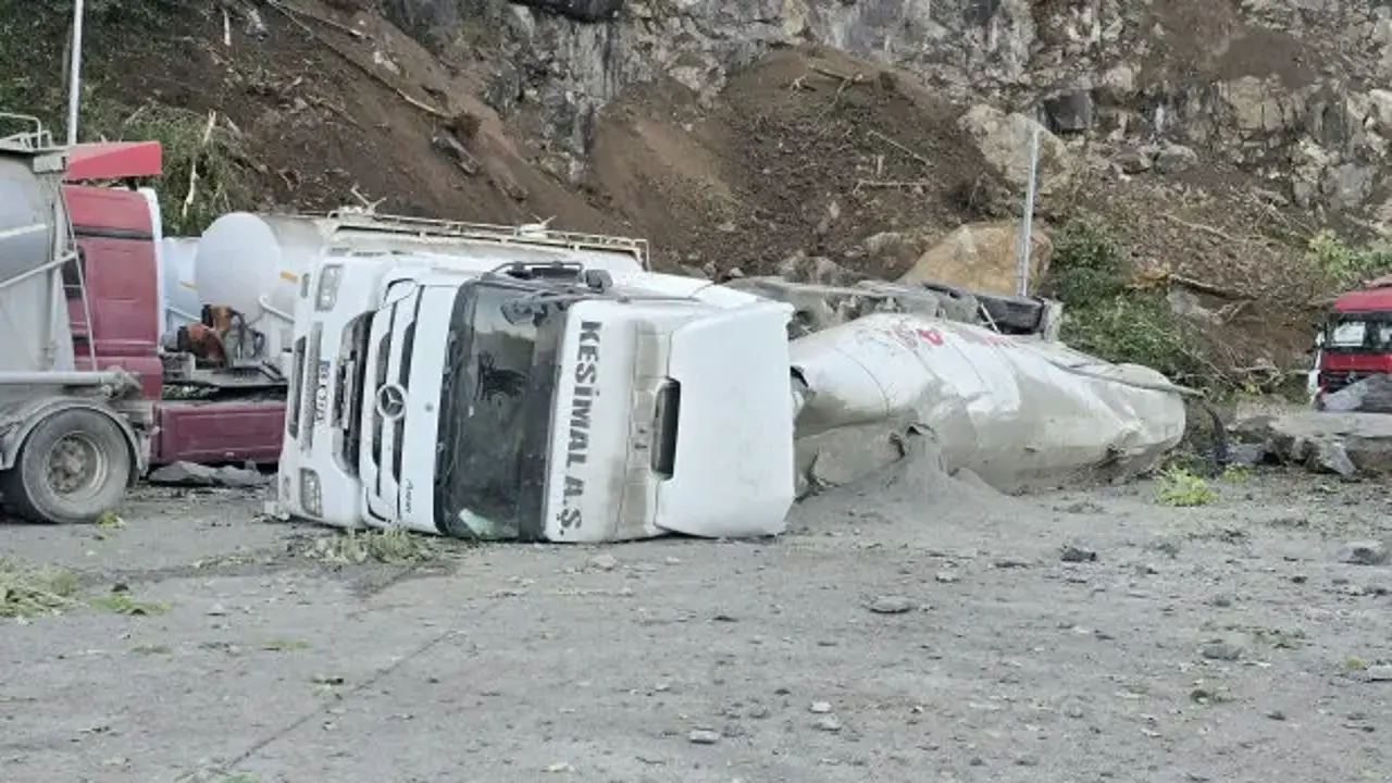 Artvin'de heyelan: Bir kişi hayatını kaybetti!